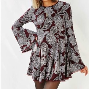 Ecote Sascha Bell Sleeve Paisley Dress